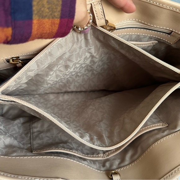 Michael Kors Jet Set Travel Top Zip Signature Monogram Tote. Authentic - Picture 9 of 16